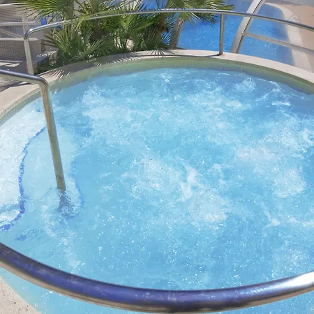 Ght水族馆及spa酒店 4* 滨海略雷特