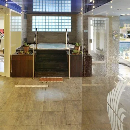 Ght水族馆及spa酒店 4* 滨海略雷特